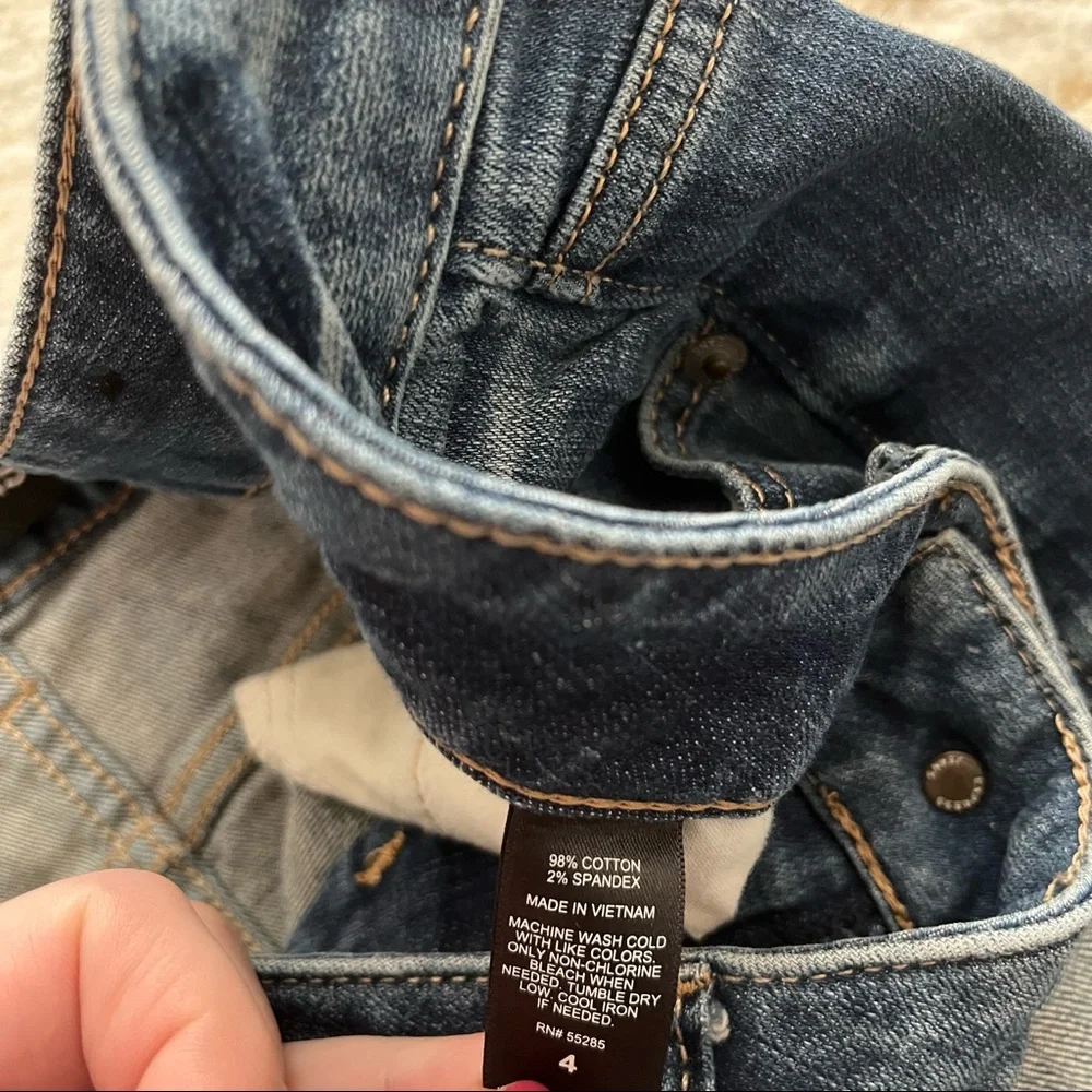 Like 🆕 Express distressed jean 2.5” inseam cuffed shorts
